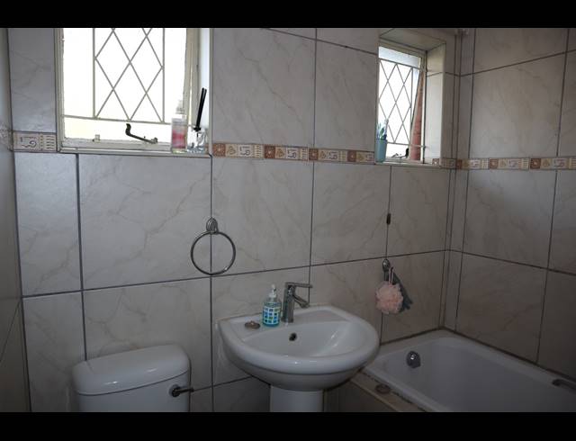 2 BEDROOM APARTMENT FOR SALE IN PINETOWN CENTRAL
